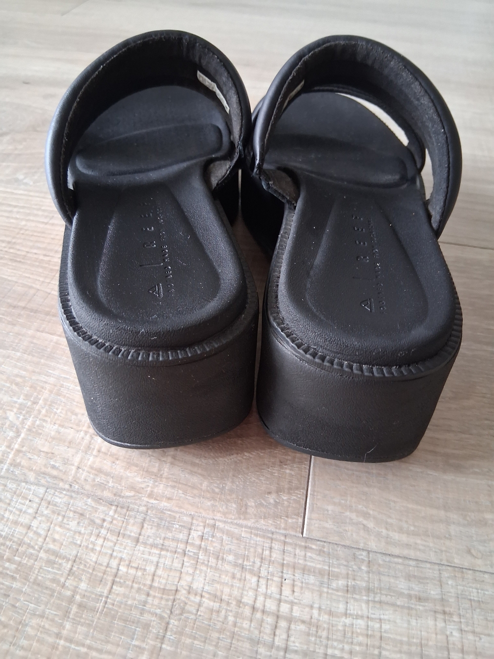 Reef Lofty Lux Hi Black Platform Slide Sandals - Picture 3 of 8